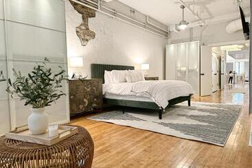 מלון דירות The Historic Lyric Presidential Suite