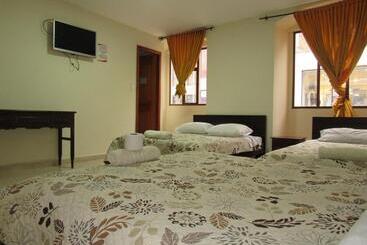 בית מלון כפרי Colonial