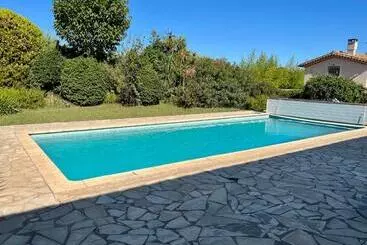 Majatalo Au Bonheur Dezange