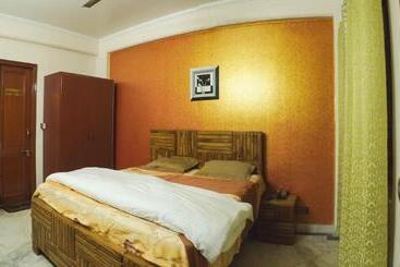 پانسیون Kalptaru Residency By Grb