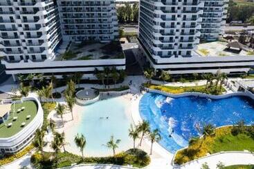 Aparthotel Azure North Staycation By 7twentysix Crib