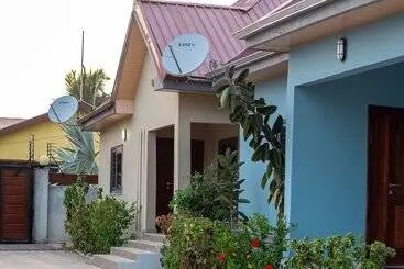 Aamiaismajoitus (B&B) Afua Oparebea Courts