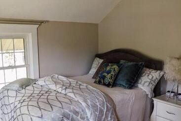 Bed and Breakfast Magnolia Llc Short Term Rentals Private Room On The Second Floor