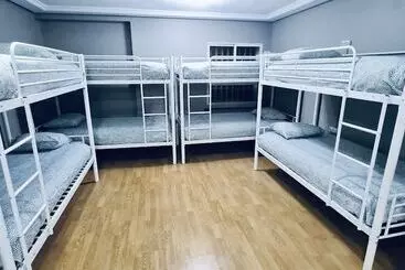 Hostel 165