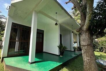 Hotel Udawalawa Center Point Safari Villa