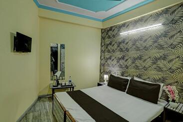 Oyo Flagship Hotel Rajendra Palace