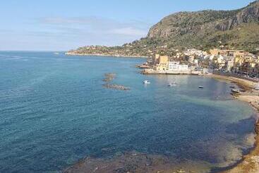 Pension (Hôtel basse catégorie) La Rondine Bed