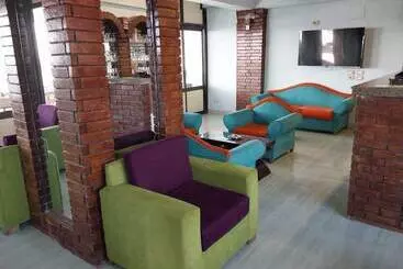 Merry Land Hotel & Roof Top Nile Restaurant Luxor