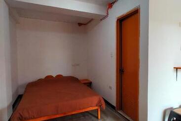 פנסיון Aunora Family Rooms