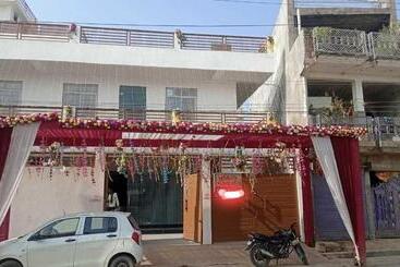 Hotell Oyo Chakeri Crystal