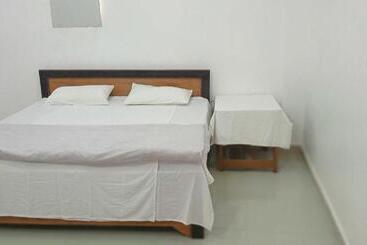 هتل Oyo Chakeri Crystal