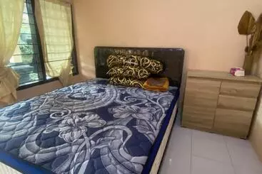 ホテル Spot On 93441 Gians Homestay