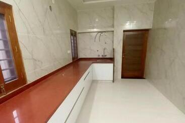 Mmr Luxurious Girls Pg & Hostel