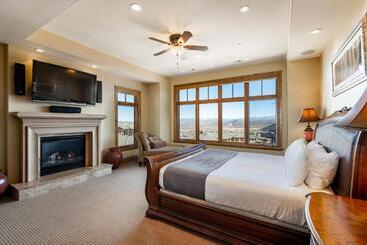 Vintage On The Strand By All Seasons Resort Lodging