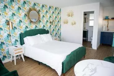 ホテル Sunburst Inn