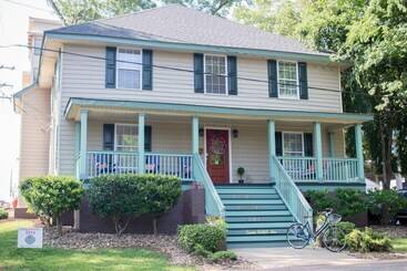 فندق Swamp Rabbit Inn