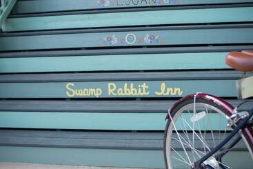 Отель Swamp Rabbit Inn