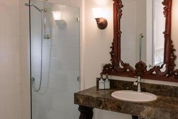 Отель The Grape Leaf Inn