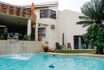 ペンション La Dolce Vita Umhlanga Guesthouse