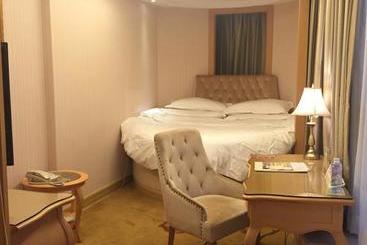 Vienna Hotel Shenzhen Xiashuijing Subway Station