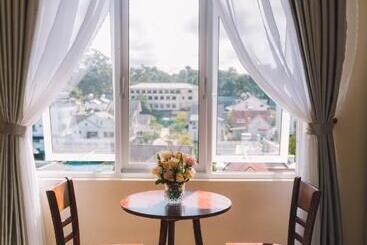 ホテル Khách Sạn Phát Lợi