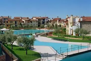 Huoneistohotelli Lugana Resort & Sporting Club   Sermana Village
