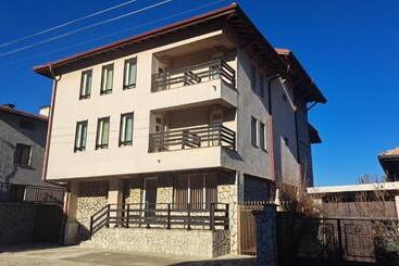 Pension (Hôtel basse catégorie) къща за гости Real