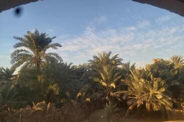 پانسیون Oum House