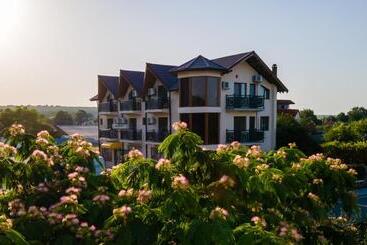 مبيت وإفطار Casa Familia Vladoi