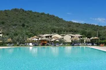 Isa Apartments 6 Beds, Ground Floor With Private Outdoor Area, In Residence With Swimming Pool
