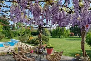 ベッドアンドブレックファースト Suite Climatisée Avec Entrée Privative Les Deux Glycines