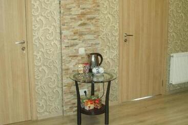 پانسیون Centra House