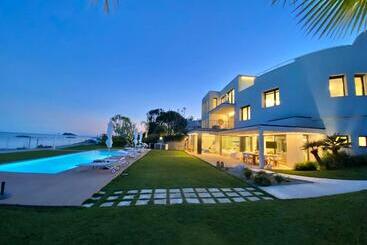 פנסיון Fenandgi Luxury Hospitality At Its Finest !