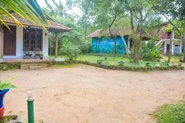 Pension  King S Elephant Cabanas & Restaurant