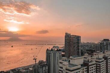 Aparthotel Affordable Manila Bay & City Lights View Stay With Free Pool Access
