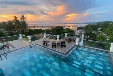 Emerald Bay Resort Mirissa