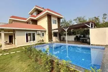 Resort Iris Villa   Nagaon Beach
