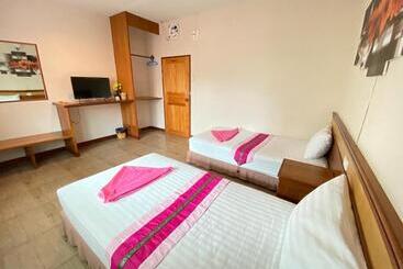 Lotus Hostel Beach Koh Tao