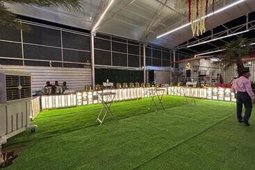 Hotel 4 Seasons Resort By Jain Residency