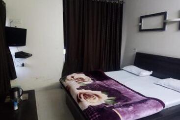 酒店 Radhika Palace