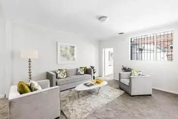 Pensión Fitzroy @grand Dame Kerr. Luxurious Guests Home