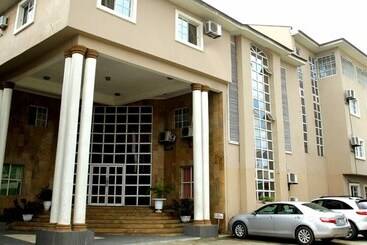 هتل De Castle Luxury Home