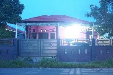 Hotel Spot On 92549 Wisma Ribas Syariah