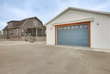 Mökkimajoitus Bethpage Home W/ Private Hot Tub & Game Room!
