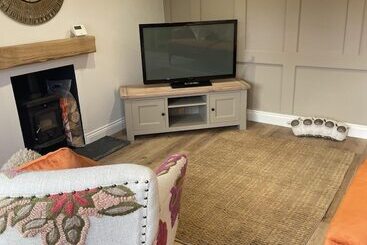 Charming 1 Bed Cottage In Brynmenyn