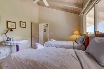 Mökkimajoitus Honomu Home W/ Screened Lanai + Ocean Views!