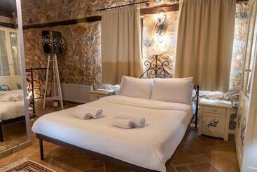 בית מלון כפרי Lithea Mountain Resort