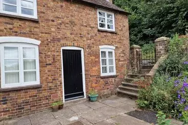 Lovely 2 Bed Cottage In Coalbrookdale Telford