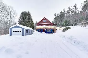 Mökkimajoitus Gore Mountain Retreat: Deck & Game Room