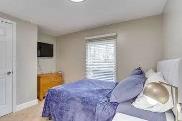 Mökkimajoitus 14 Mi To Uga: Quiet Lakefront Getaway W/ Porch!